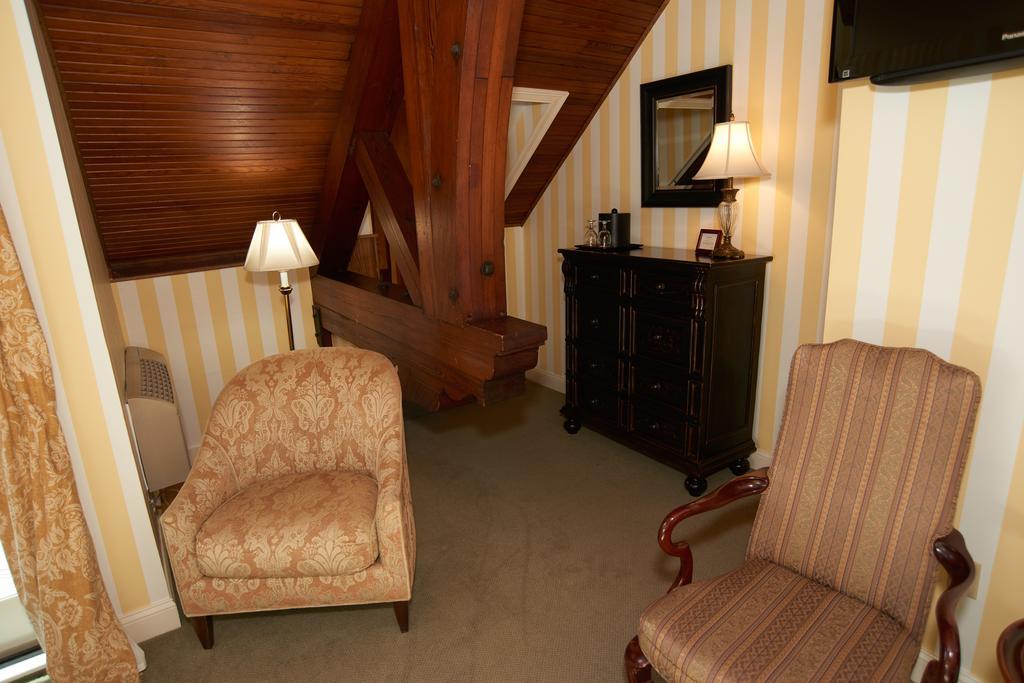 Belfry Inn And Bistro Sandwich Extérieur photo